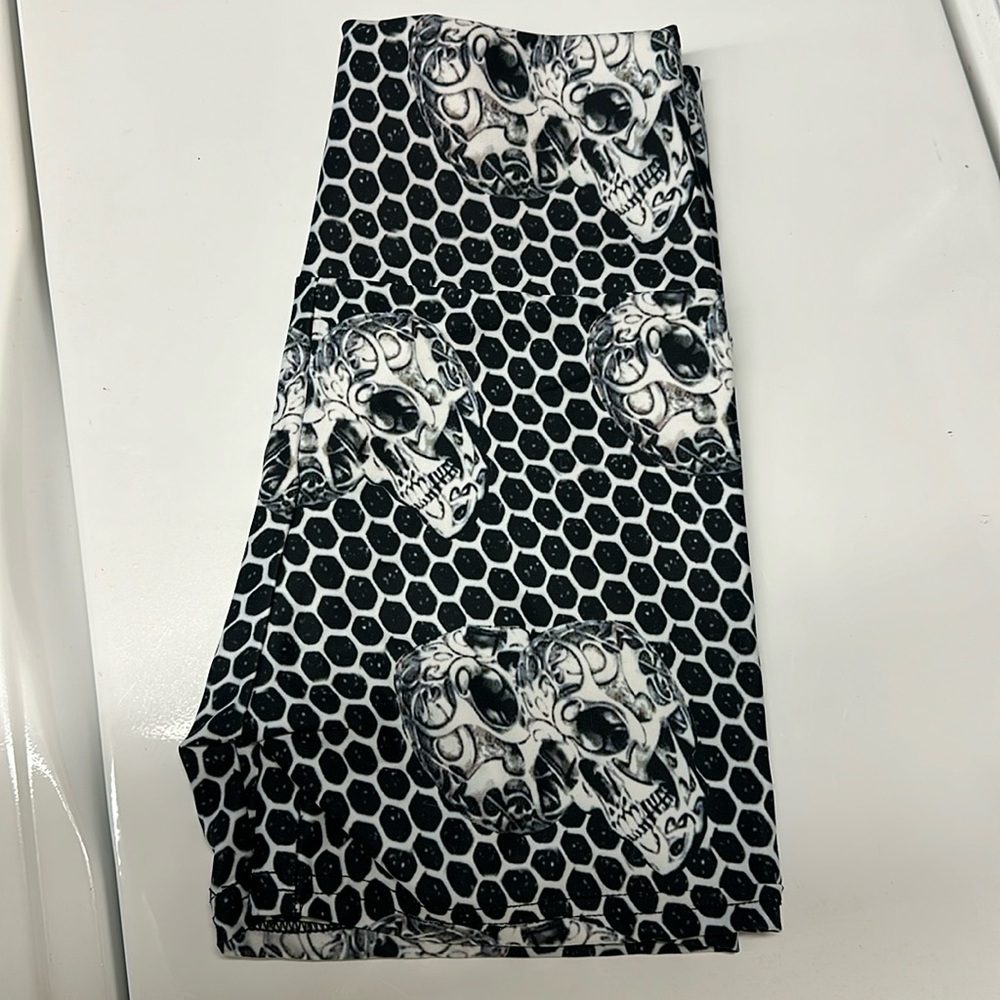 Skull honey comb shorts